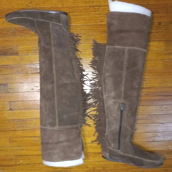 Minnetonka over the knee moccasins - Picture 2 of 4